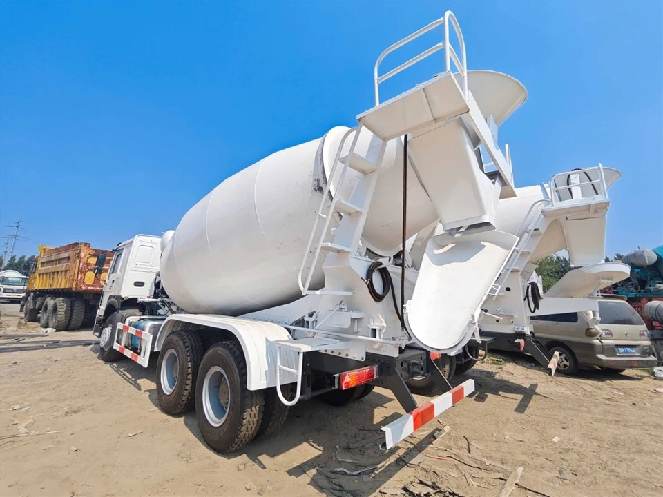 Sinotruk Howo6X4 Concrete Mixer Truck 10m³ factory
